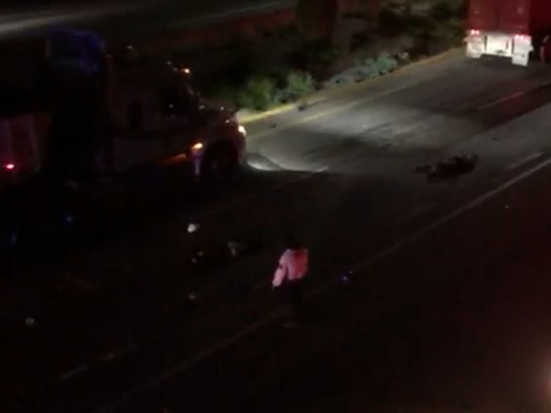 Muere motociclista atropellado por tráiler en libramiento Ejército Mexicano