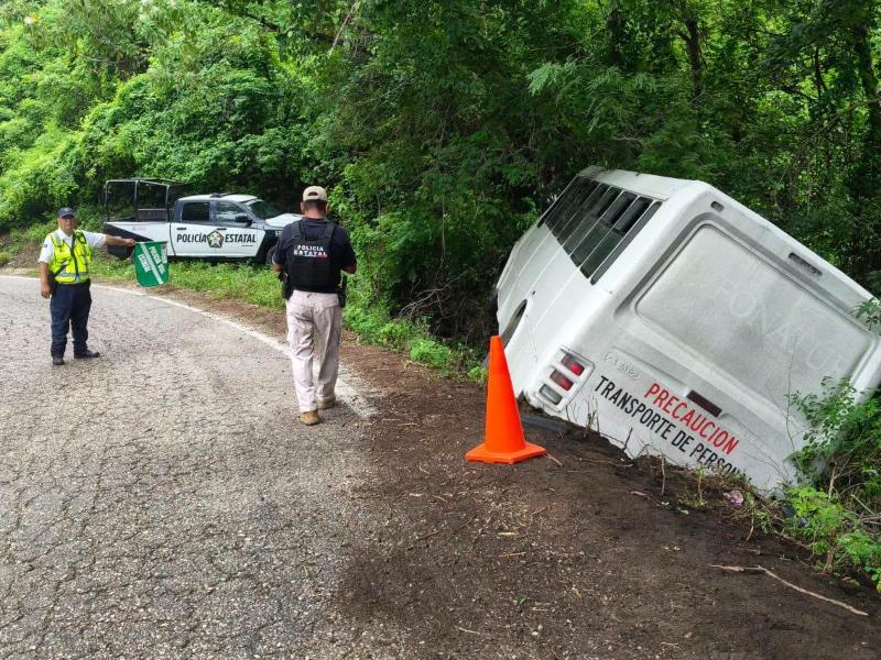 Muere motociclista de 18 años tras chocar contra camión en Huatulco