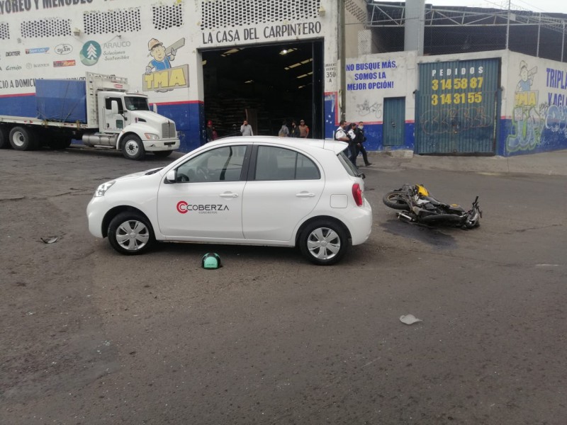 Muere motociclista tras choque contra vehículo en Morelia