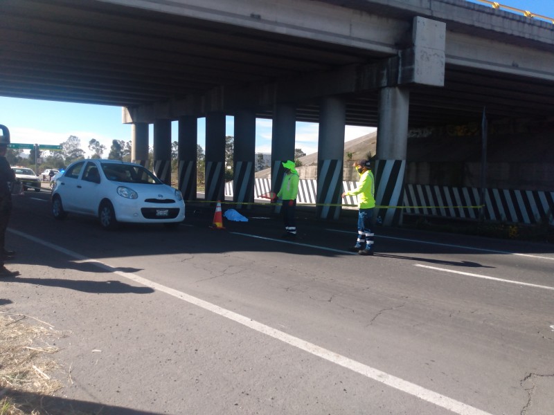 Muere mujer en motocicleta en choque en Toluca