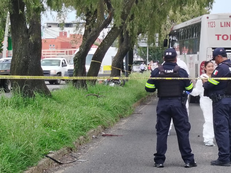 Muere mujer tras choque con Transporte público en Metepec