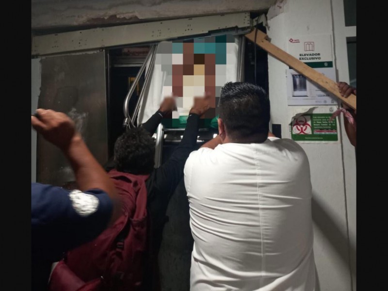 Muere niña que quedó prensada en un elevador del IMSS