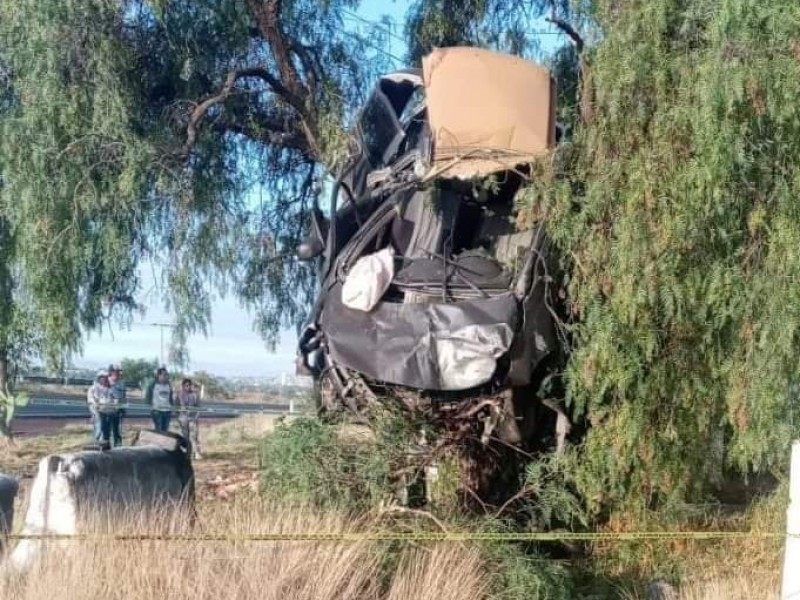 Muere pareja en accidente en la carretera Mexico - Piramides