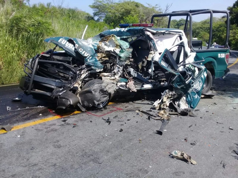 Muere policía en aparatoso accidente