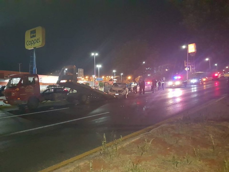 Muere policía vial tras ser embestido por coche