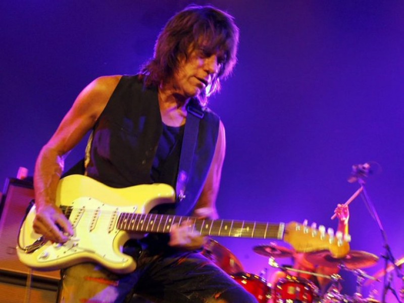 Muere por meningitis Jeff Beck, legendario guitarrista de rock