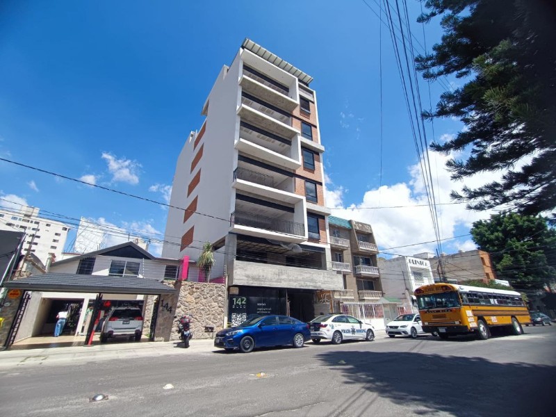 Muere trabajador tras caer de 8 pisos de edificio en construcción