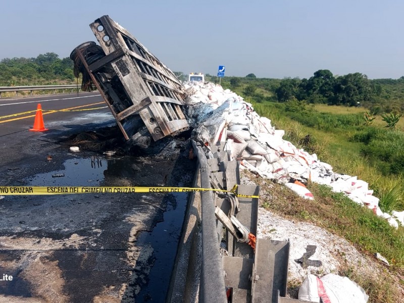 Muere trailero en la Cardel-Poza Rica