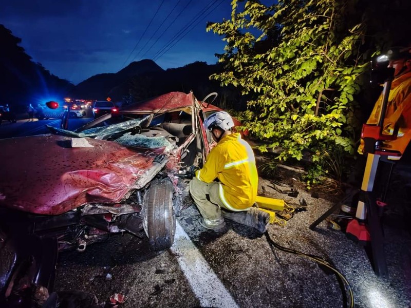 Muere un hombre tras accidente en carretera Manzanillo-Cihuatlán