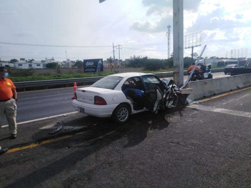 Mueren 2 en choque sobre autopista