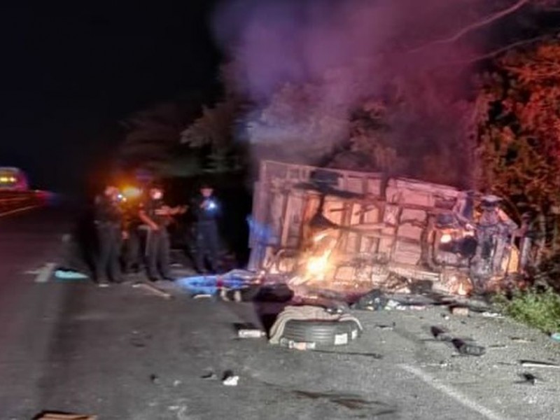 Mueren 3 migrantes por accidente vehicular en Veracruz