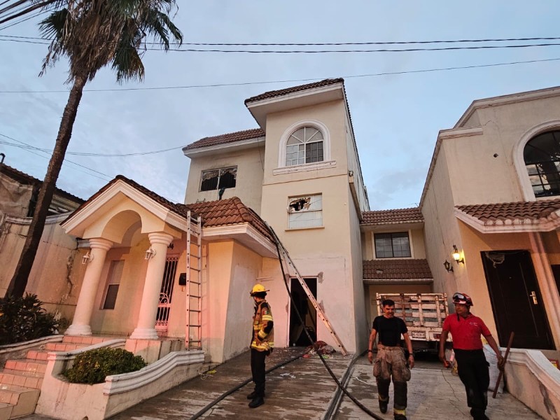 Mueren 3 mujeres durante incendio en anexo, en Monterrey