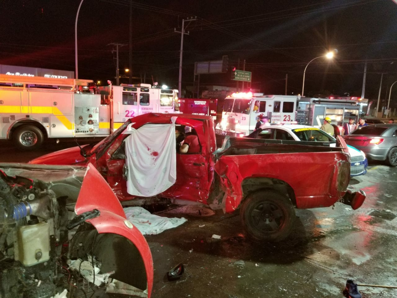 Mueren 6 personas en accidente en gasolinera