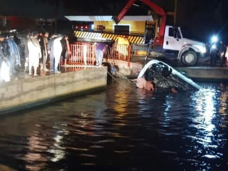 Mueren 7 jóvenes al caer a un río en Coatzacoalcos