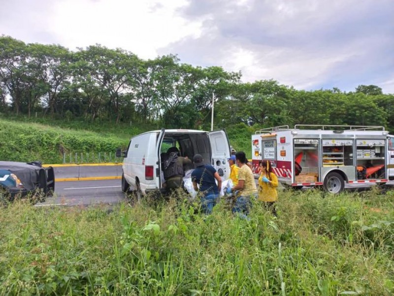 Mueren cuatro cubanos en accidente carretero en Acayucan