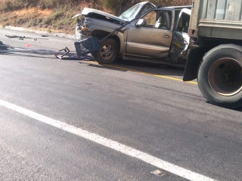 Mueren cuatro personas en accidente en Autopista Siglo XXI