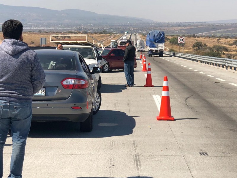 Mueren dos en accidente en macrolibramiento