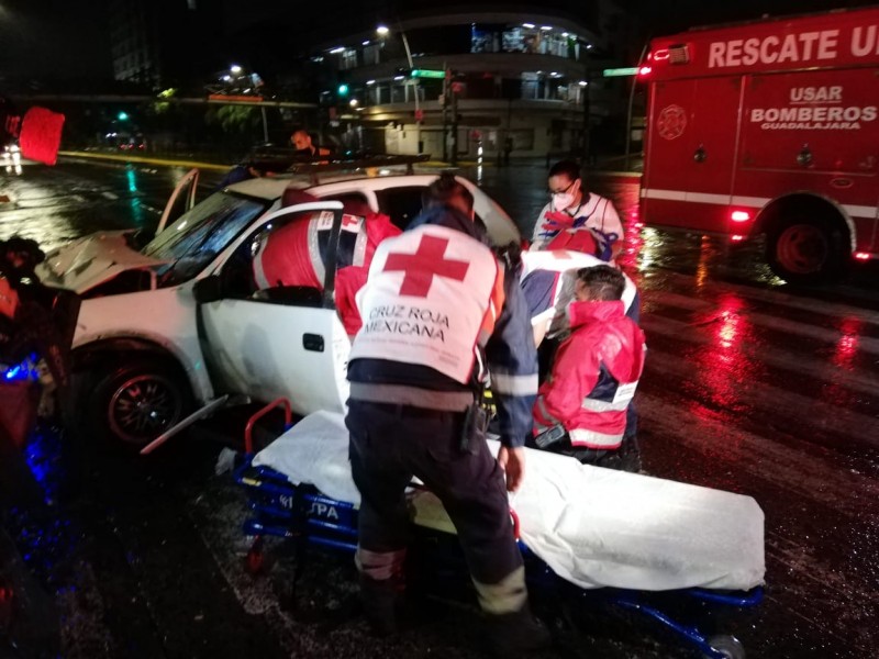 Mueren dos hombres en choques durante la madrugada