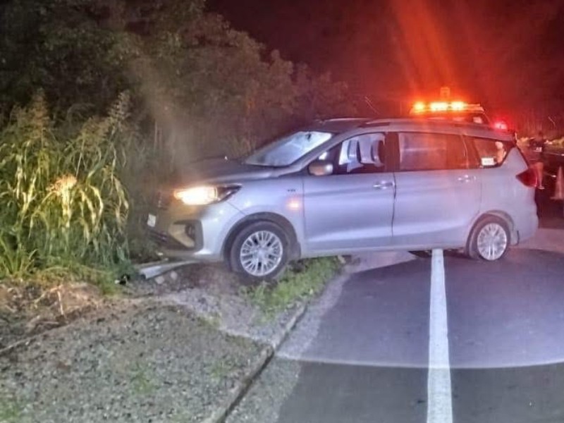 Mueren dos motociclistas tras ser embestidos por menor en camioneta