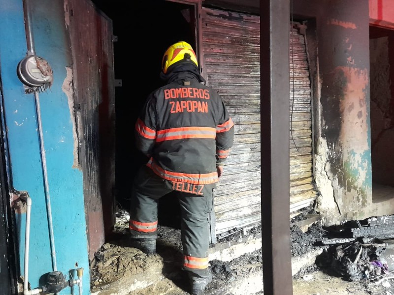 Mueren dos personas calcinadas en incendio en Tulipanes