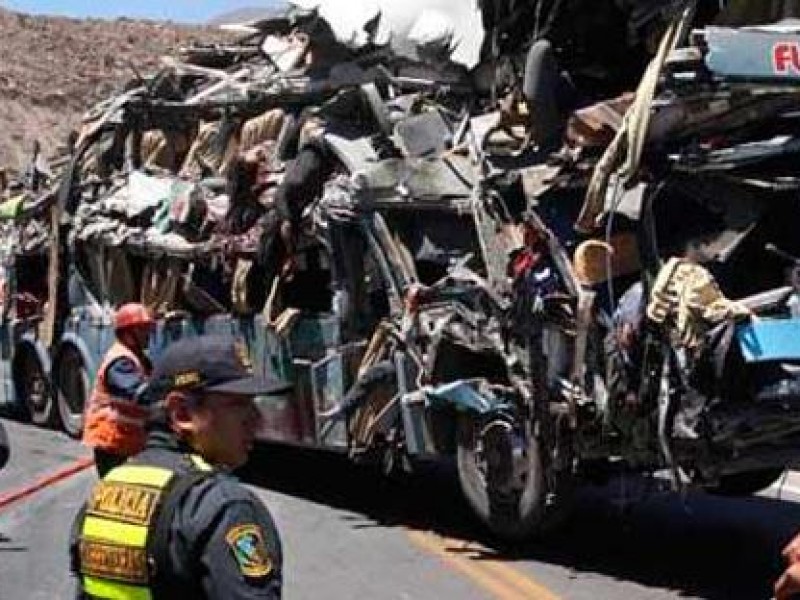 Mueren siete en accidente de autobús en Perú