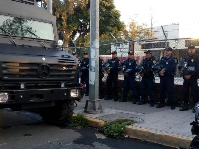 Mueren tres por incendio en Reclusorio Oriente