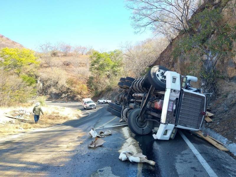 Mueren tres tras accidente en carretera Oaxaca-Tehuantepec