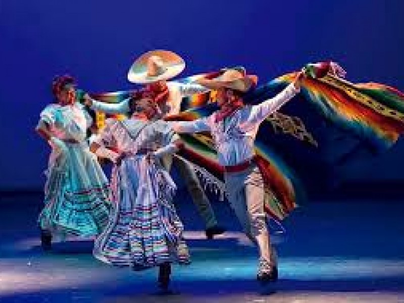 Muestra de danza folklórica de instituciones