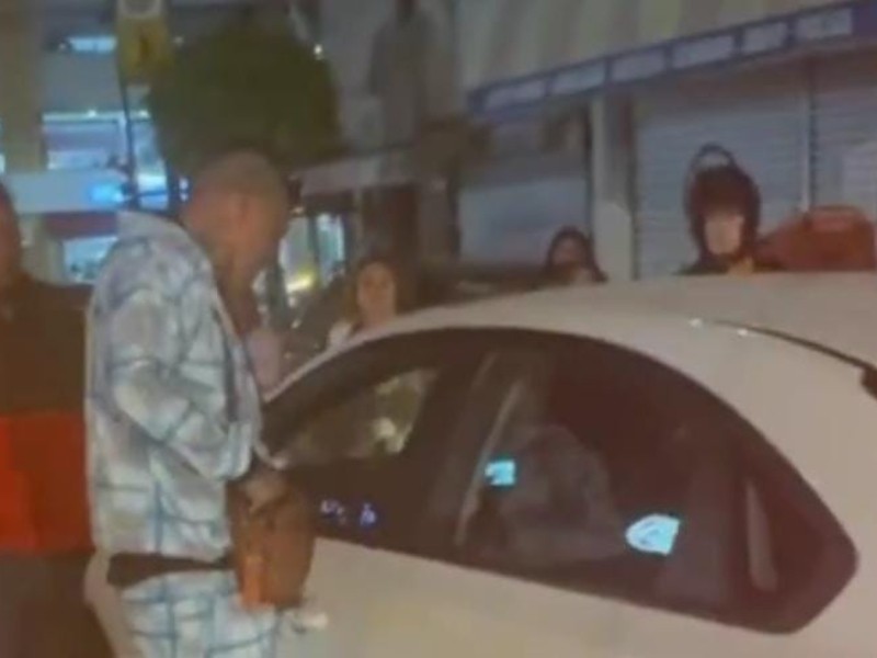 Mujer atropella a una persona y huye en San Manuel.