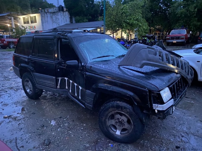 Mujer choca en carretera a playa Blanca