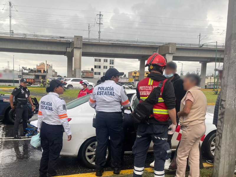 Mujer da a luz en taxi de Toluca