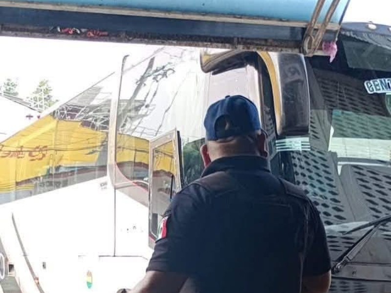 Mujer fallece dentro de autobús turístico de Puerto Escondido