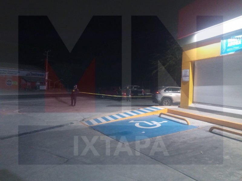 Mujer herida de gravedad por arma de fuego en Petatlán