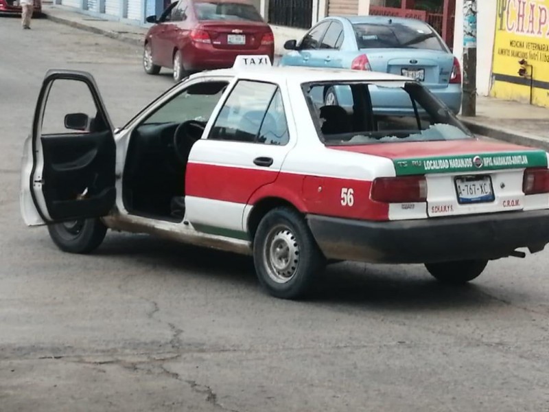 Mujer herida, en ataque a taxi en Naranjos