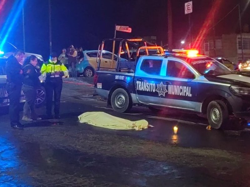 Mujer muere atropellada por camión en San Martín Texmelucan