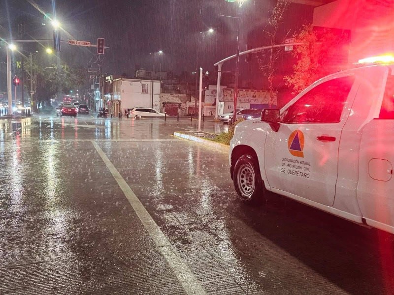 Mujer muere tras ser arrastrada en lluvias por su vehículo en Peñuelas