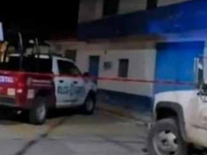 Mujer para violencia de sus esposo al asesinarlo