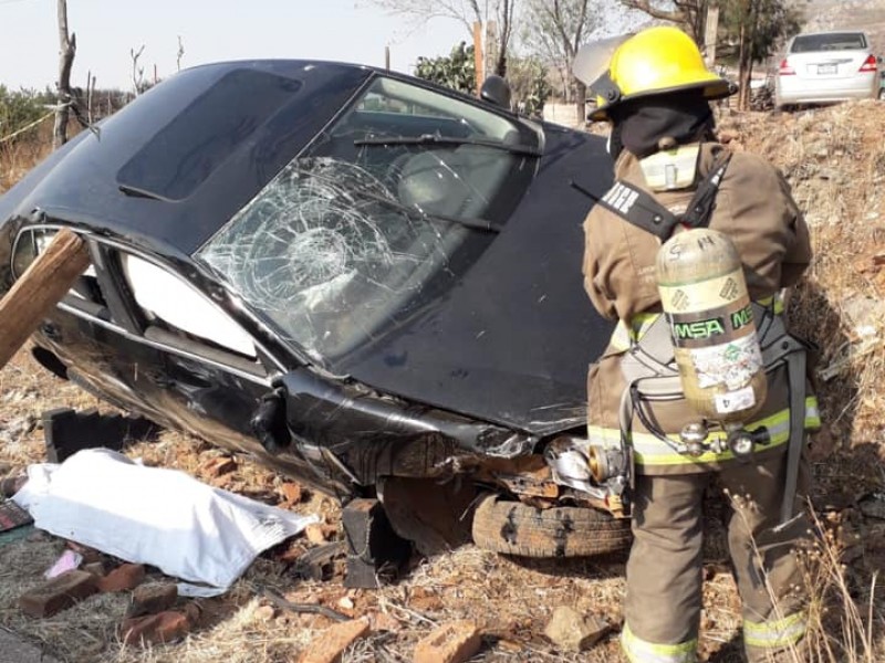 Mujer pierde la vida en fuerte accidente