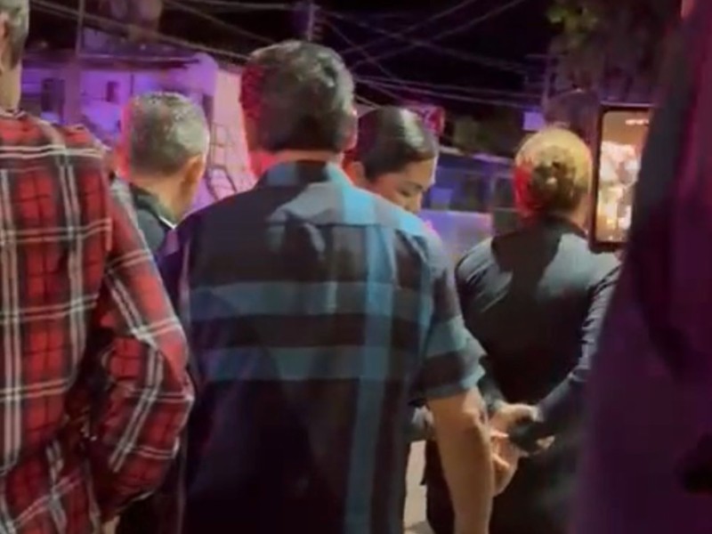 Mujer policía en estado de ebriedad impacta una vivienda en Guasave