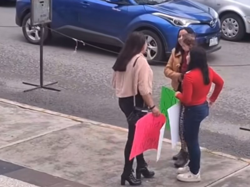 Mujer se viraliza tras celebrar su divorcio y atrae a patrocinadores