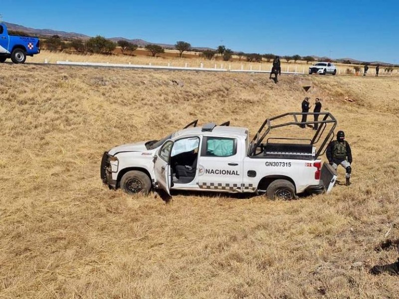 Mujer sin vida tras volcadura de vehículo de la GN