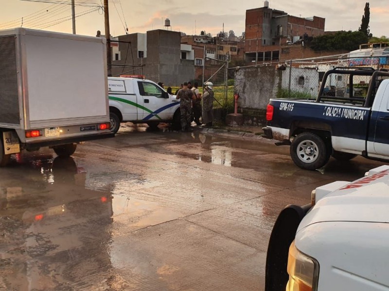 Mujer y sus dos hijos mueren arrastrados por la corriente