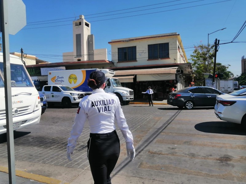 Mujeres auxiliares viales señalan acoso por parte de peatones