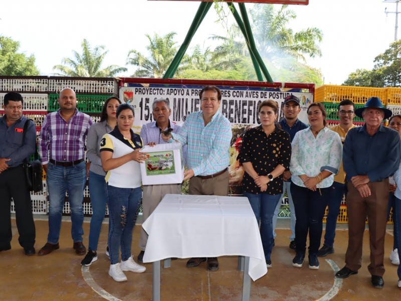 Mujeres campesinas de la Garza beneficiadas con aves de traspatio