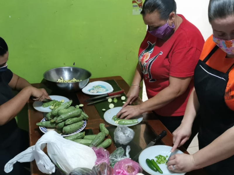 Mujeres crean comedor comunitario en La Piedad