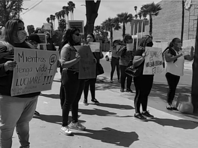 Mujeres de Ahome se manifiestan, exigen respeto y freno violencia