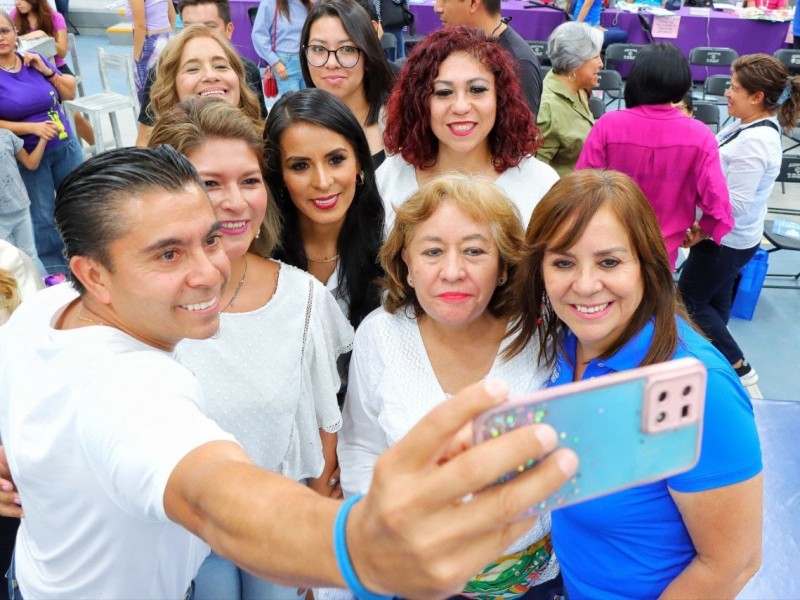 Mujeres de Corregidora se graduaron de talleres y cursos