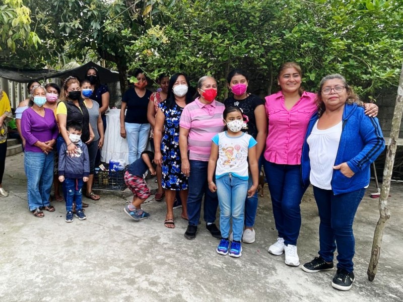 Mujeres de Las Lomas crean grupo de ayuda vecinal