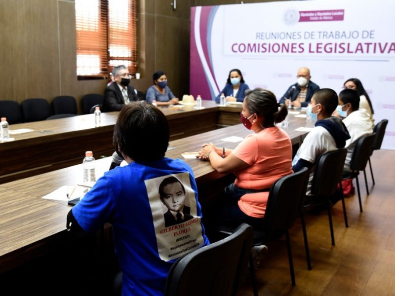 Mujeres en huelga de hambre se reúnen con diputados