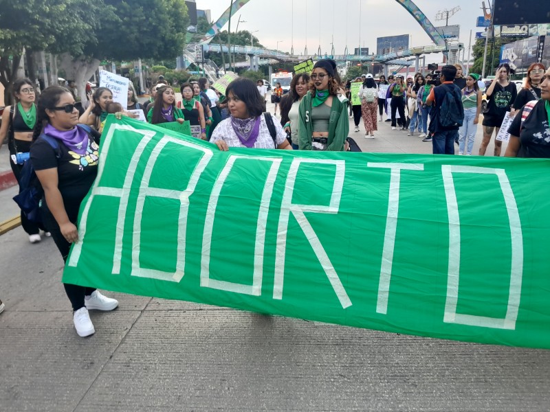 Mujeres feministas marcharon a favor del aborto legal y seguro